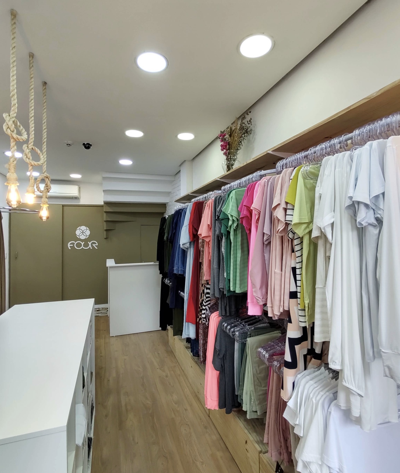 Ambiente da Four Fashion Shop